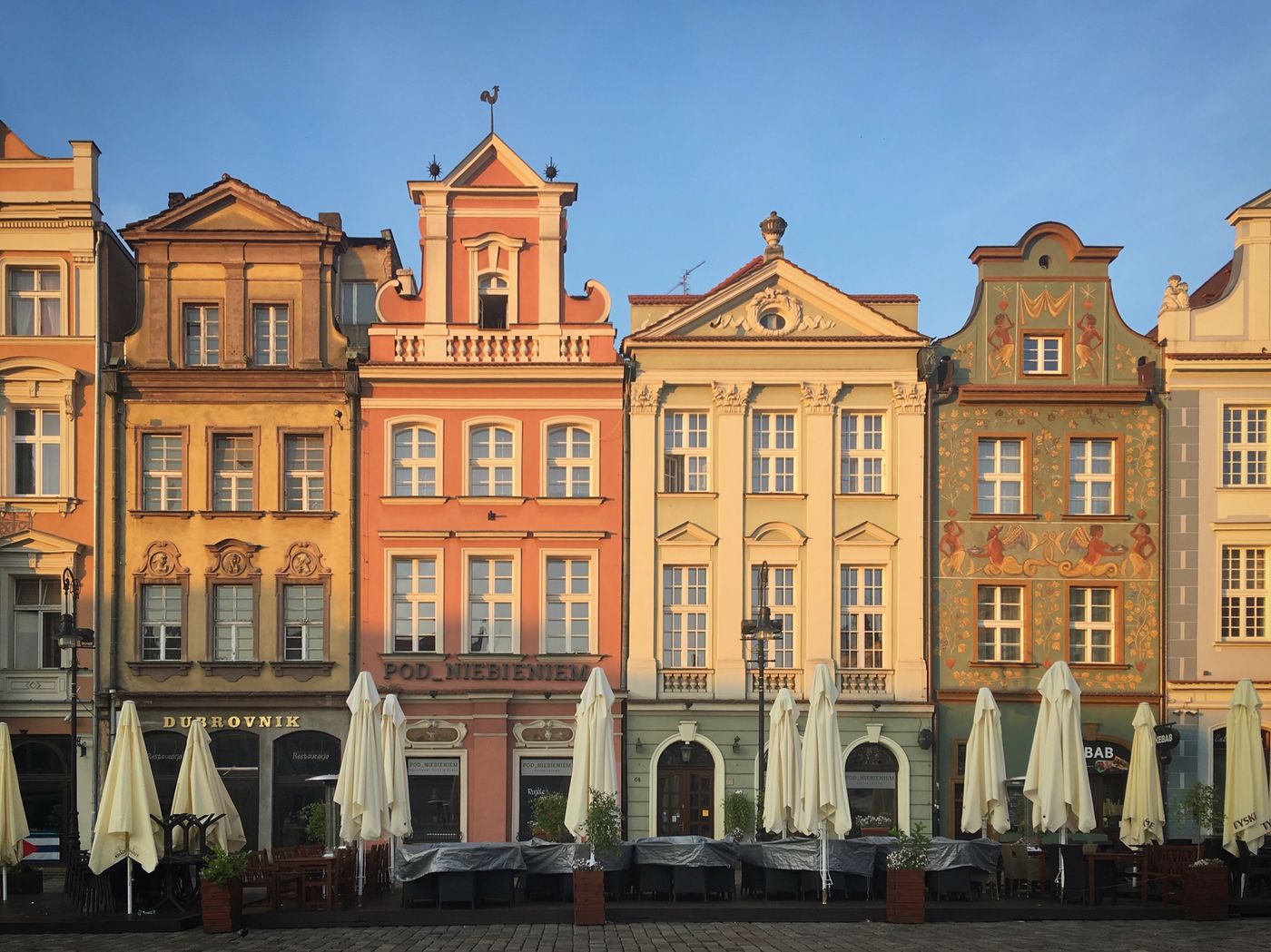 Zabytkowe kamienice przy rynku